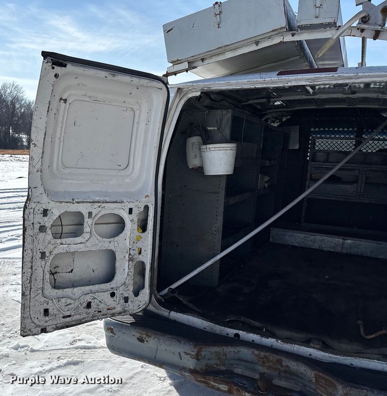 image for item FG0060 2004 Ford E250 van