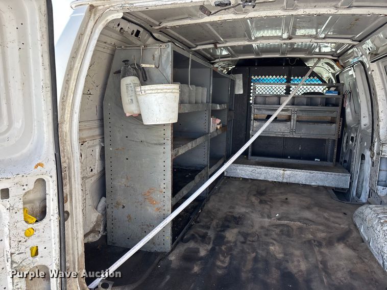 image for item FG0060 2004 Ford E250 van