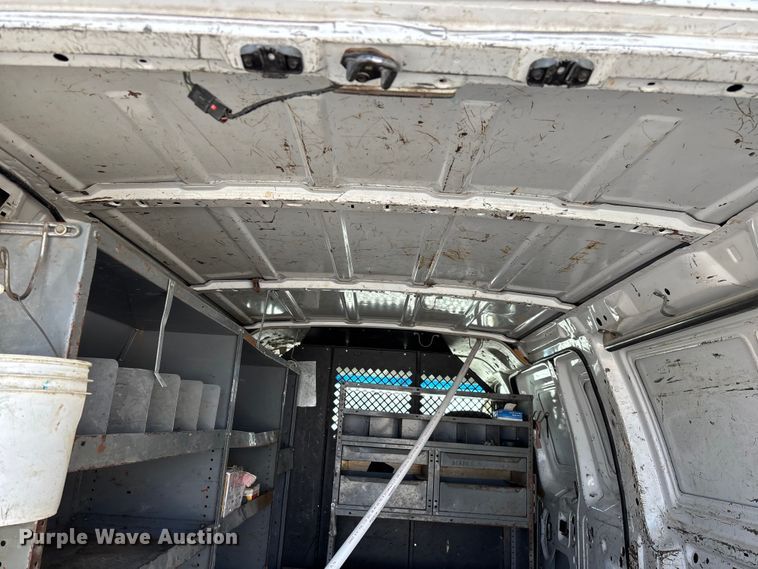 image for item FG0060 2004 Ford E250 van