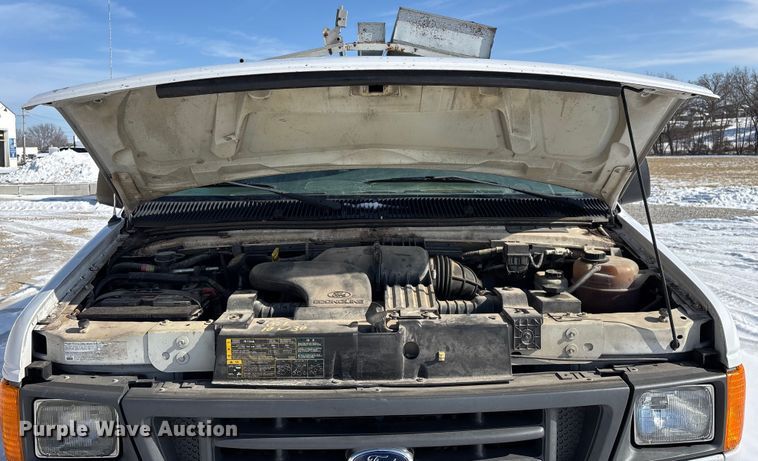 image for item FG0060 2004 Ford E250 van