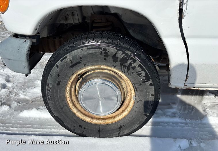 image for item FG0060 2004 Ford E250 van
