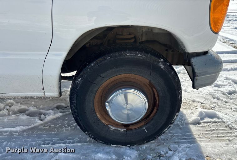 image for item FG0060 2004 Ford E250 van