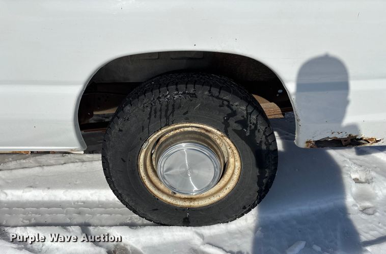 image for item FG0060 2004 Ford E250 van