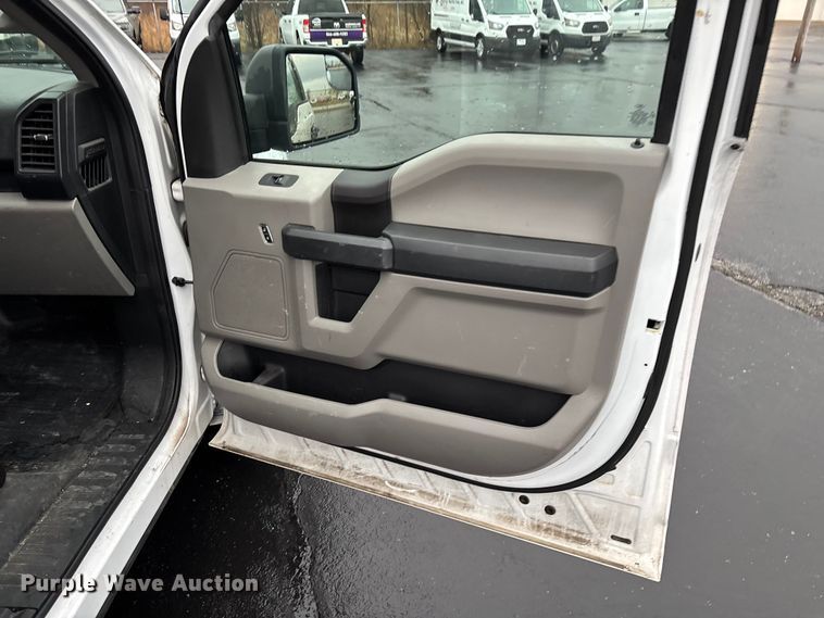 image for item FG0121 2016 Ford F150 pickup truck