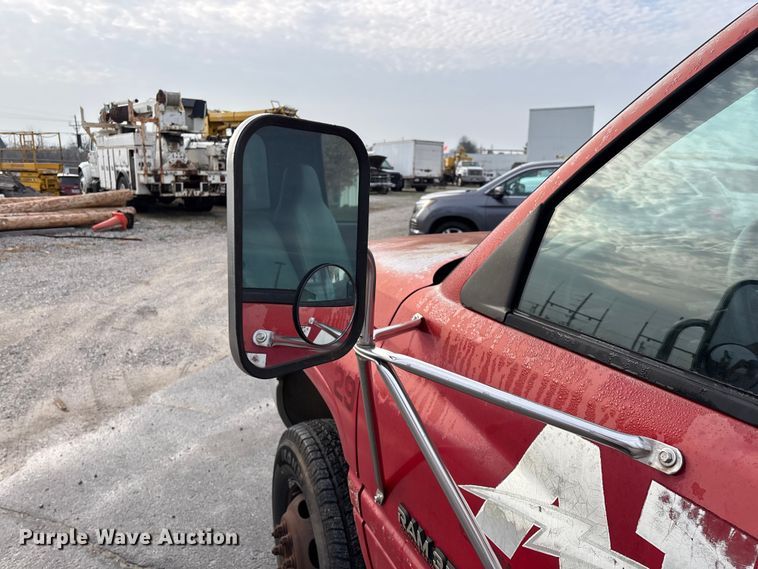 image for item FG0140 2000 Dodge Ram 3500 flatbed pickup truck