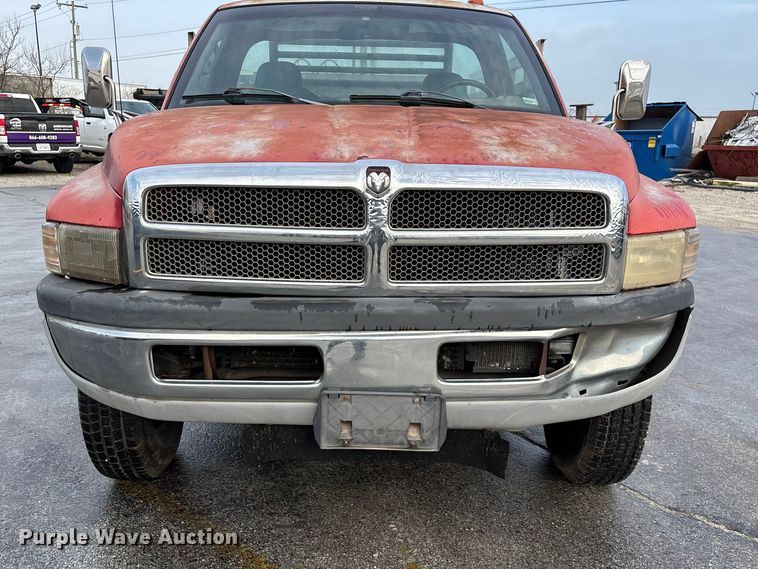 image for item FG0140 2000 Dodge Ram 3500 flatbed pickup truck