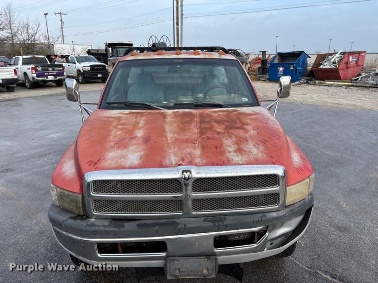 image for item FG0140 2000 Dodge Ram 3500 flatbed pickup truck