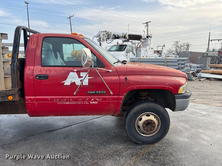 image for item FG0140 2000 Dodge Ram 3500 flatbed pickup truck