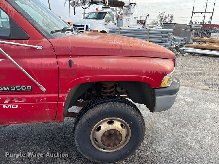 image for item FG0140 2000 Dodge Ram 3500 flatbed pickup truck