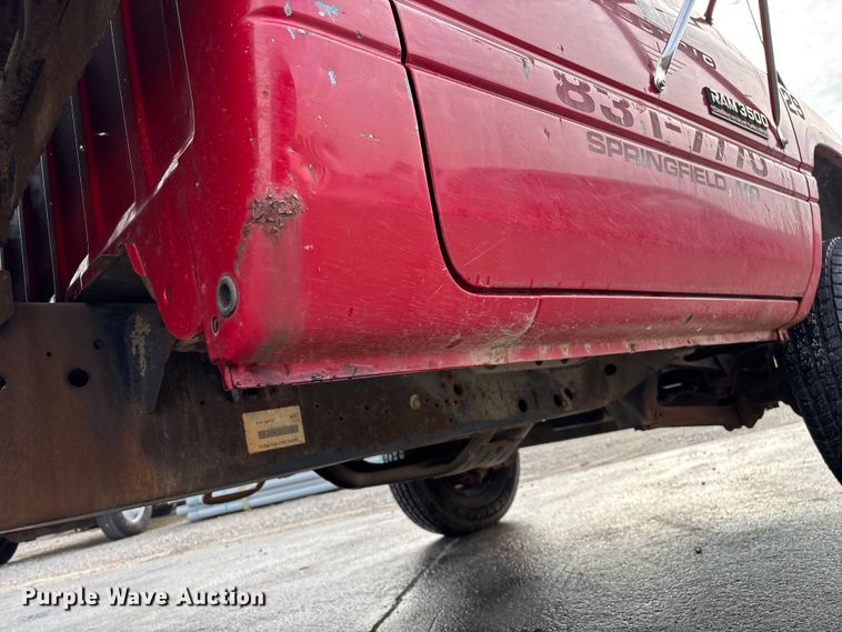 image for item FG0140 2000 Dodge Ram 3500 flatbed pickup truck