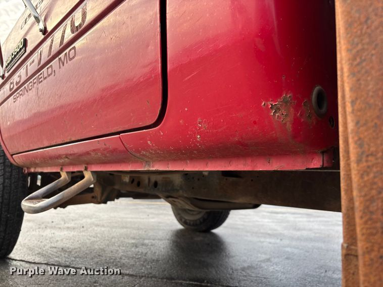 image for item FG0140 2000 Dodge Ram 3500 flatbed pickup truck