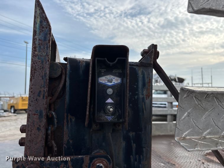 image for item FG0140 2000 Dodge Ram 3500 flatbed pickup truck