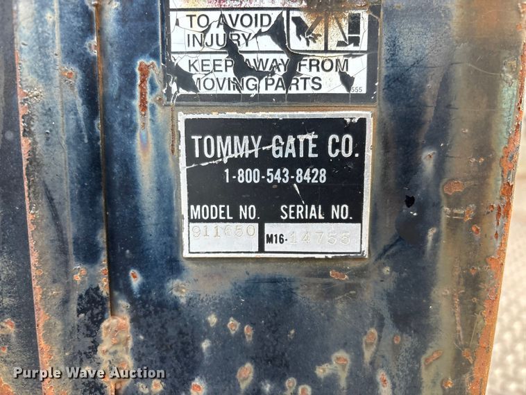 image for item FG0140 2000 Dodge Ram 3500 flatbed pickup truck