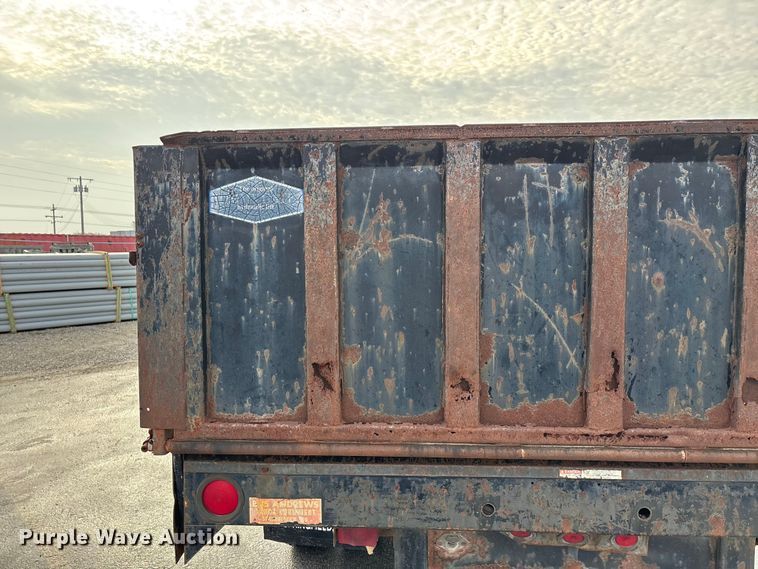 image for item FG0140 2000 Dodge Ram 3500 flatbed pickup truck