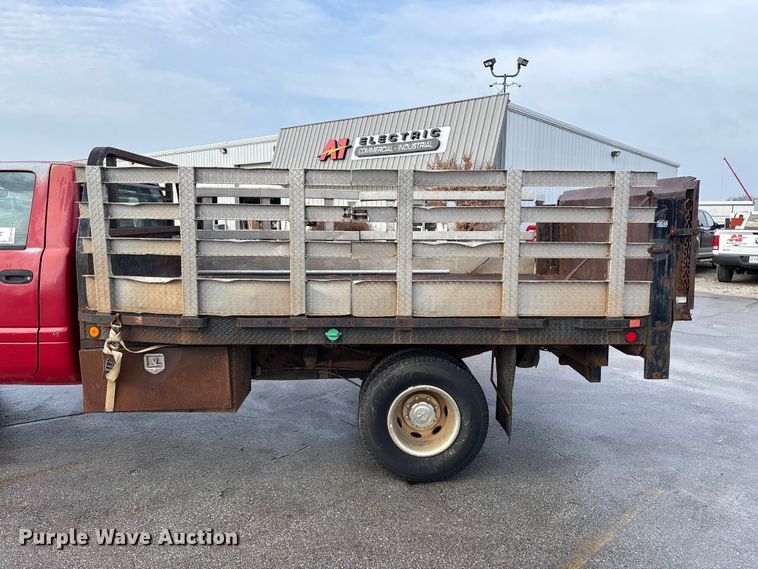 image for item FG0140 2000 Dodge Ram 3500 flatbed pickup truck