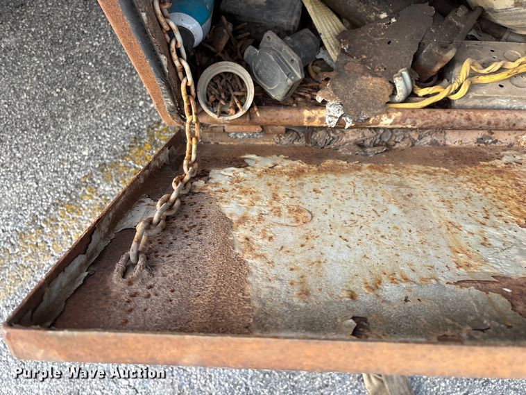 image for item FG0140 2000 Dodge Ram 3500 flatbed pickup truck