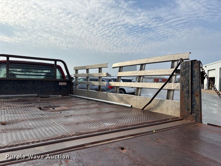 image for item FG0140 2000 Dodge Ram 3500 flatbed pickup truck