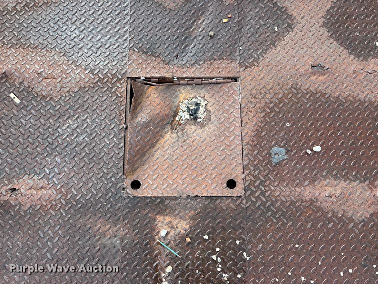 image for item FG0140 2000 Dodge Ram 3500 flatbed pickup truck