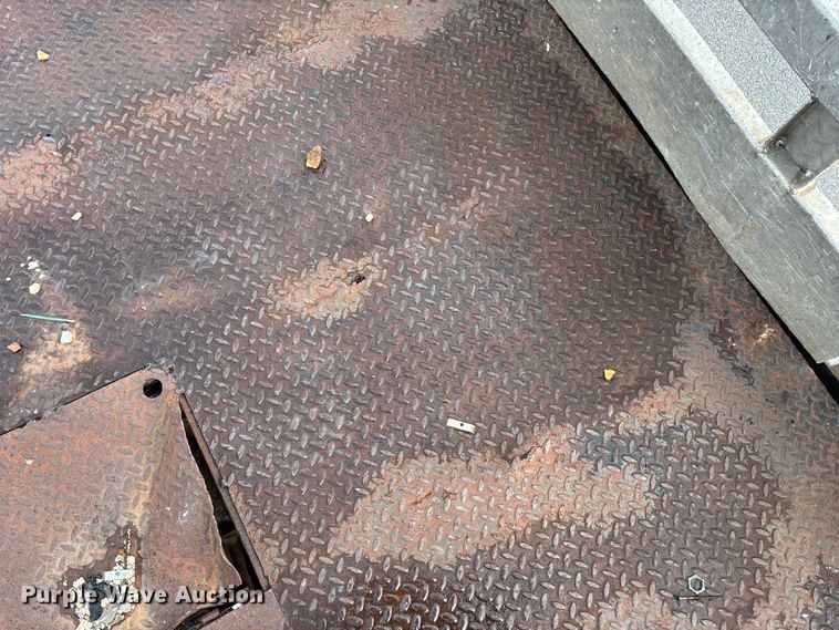 image for item FG0140 2000 Dodge Ram 3500 flatbed pickup truck