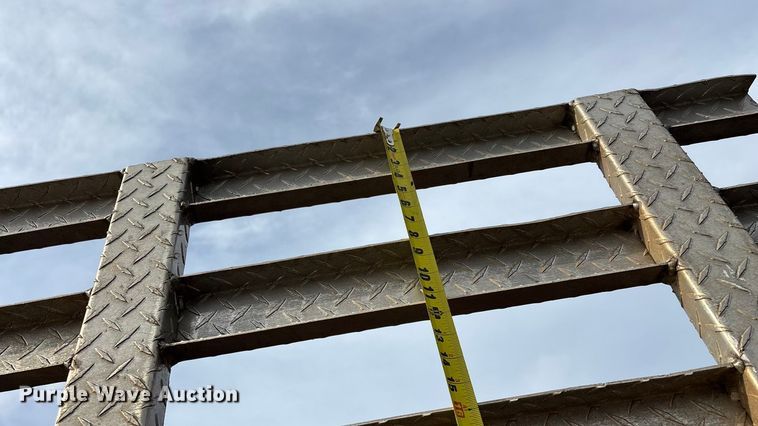 image for item FG0140 2000 Dodge Ram 3500 flatbed pickup truck