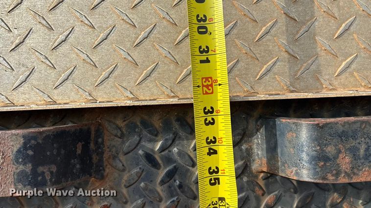 image for item FG0140 2000 Dodge Ram 3500 flatbed pickup truck