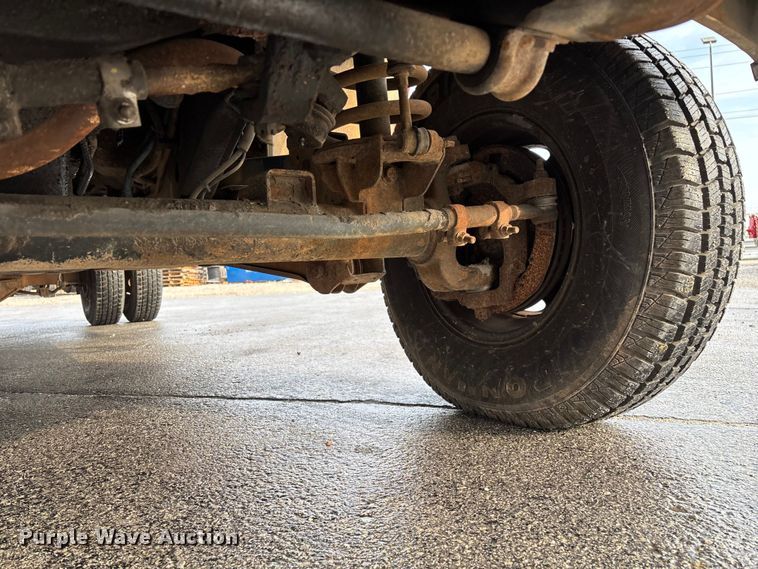 image for item FG0140 2000 Dodge Ram 3500 flatbed pickup truck