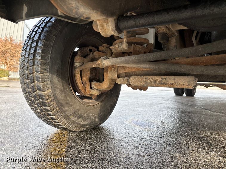 image for item FG0140 2000 Dodge Ram 3500 flatbed pickup truck