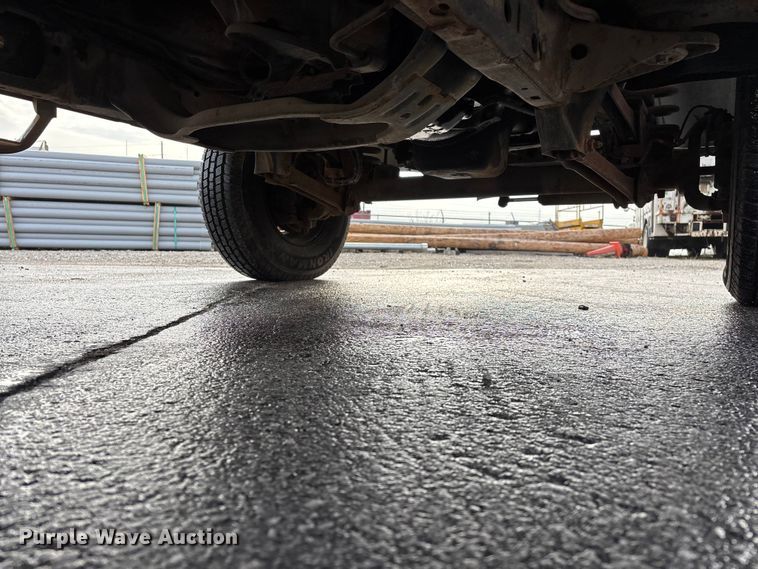 image for item FG0140 2000 Dodge Ram 3500 flatbed pickup truck