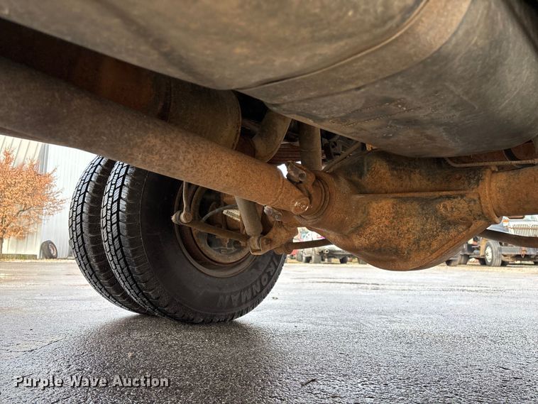 image for item FG0140 2000 Dodge Ram 3500 flatbed pickup truck