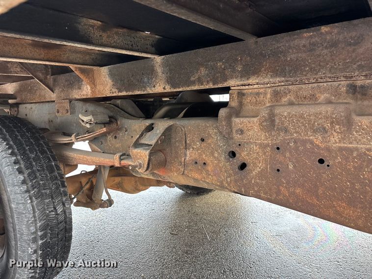 image for item FG0140 2000 Dodge Ram 3500 flatbed pickup truck