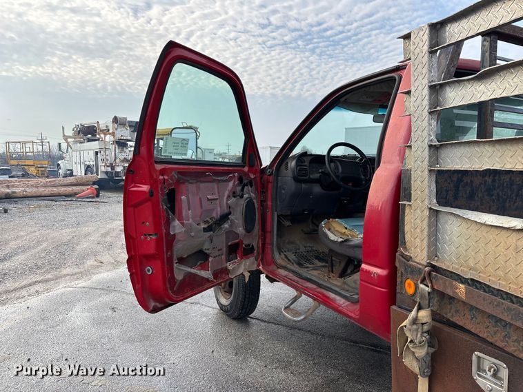 image for item FG0140 2000 Dodge Ram 3500 flatbed pickup truck