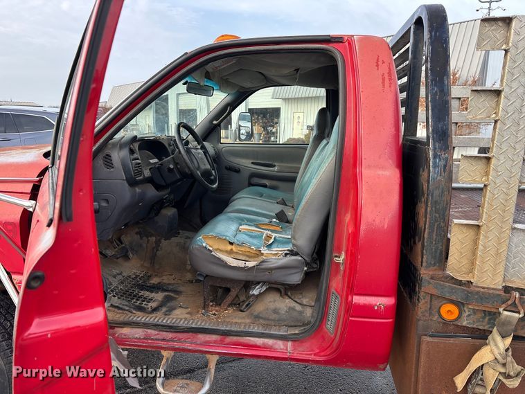 image for item FG0140 2000 Dodge Ram 3500 flatbed pickup truck