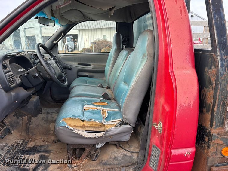 image for item FG0140 2000 Dodge Ram 3500 flatbed pickup truck