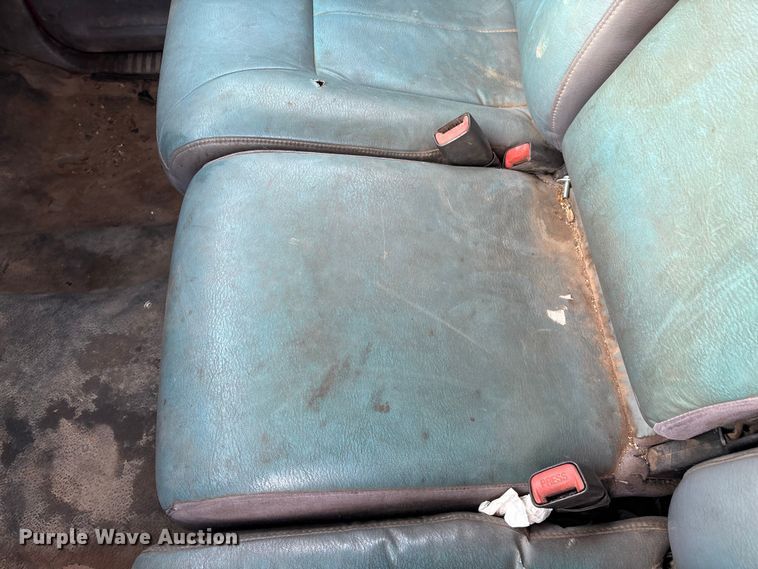 image for item FG0140 2000 Dodge Ram 3500 flatbed pickup truck