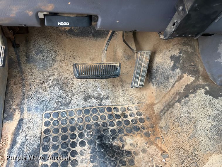 image for item FG0140 2000 Dodge Ram 3500 flatbed pickup truck