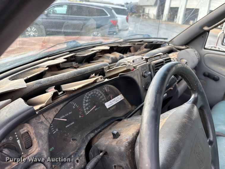 image for item FG0140 2000 Dodge Ram 3500 flatbed pickup truck