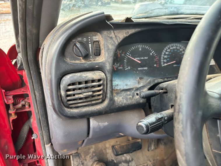 image for item FG0140 2000 Dodge Ram 3500 flatbed pickup truck