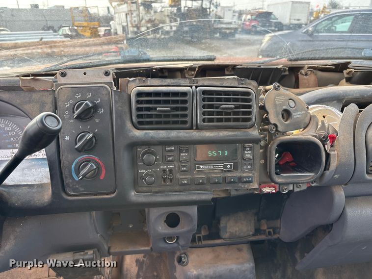 image for item FG0140 2000 Dodge Ram 3500 flatbed pickup truck