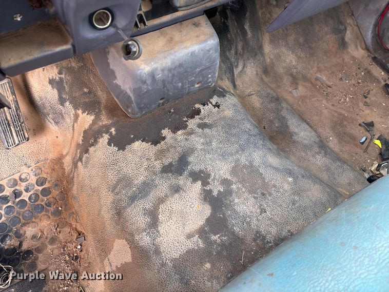 image for item FG0140 2000 Dodge Ram 3500 flatbed pickup truck