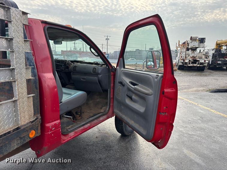 image for item FG0140 2000 Dodge Ram 3500 flatbed pickup truck