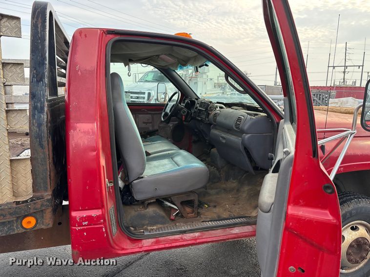 image for item FG0140 2000 Dodge Ram 3500 flatbed pickup truck