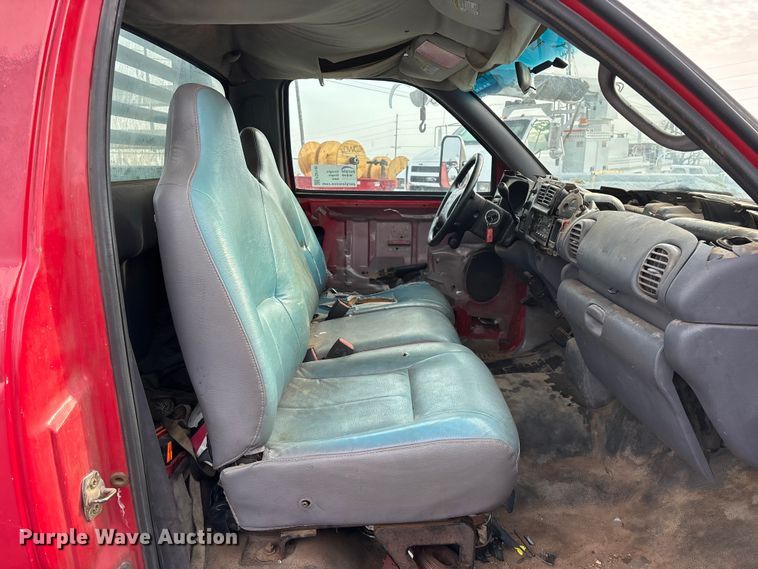 image for item FG0140 2000 Dodge Ram 3500 flatbed pickup truck