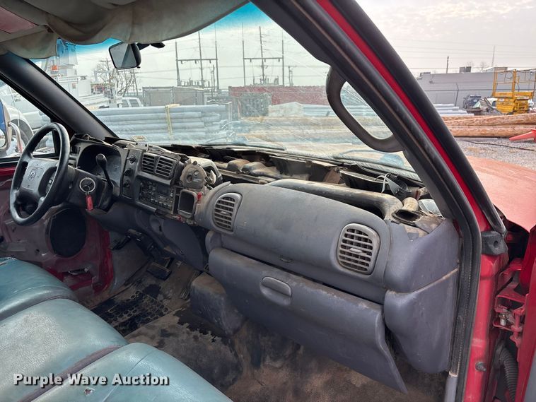 image for item FG0140 2000 Dodge Ram 3500 flatbed pickup truck