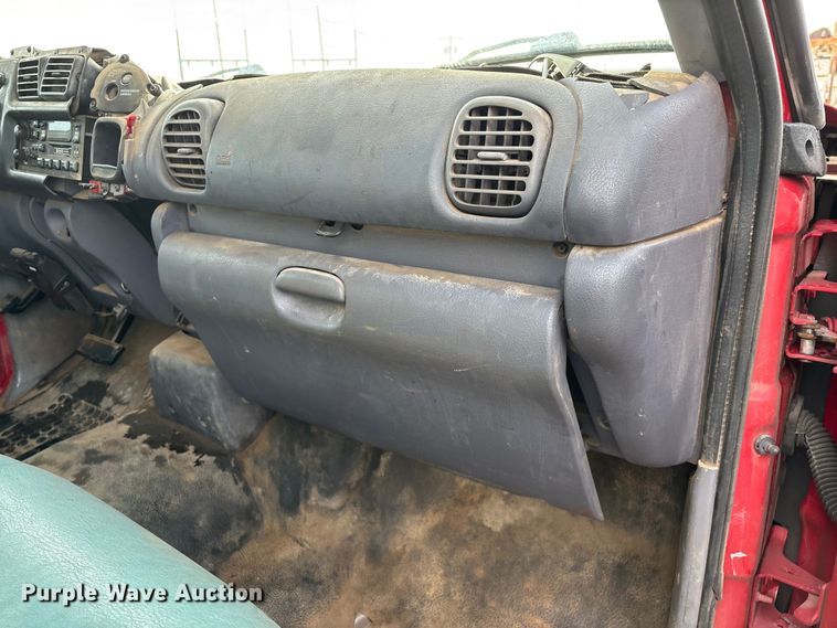 image for item FG0140 2000 Dodge Ram 3500 flatbed pickup truck