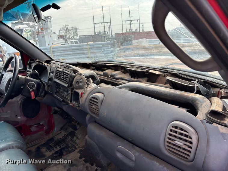 image for item FG0140 2000 Dodge Ram 3500 flatbed pickup truck