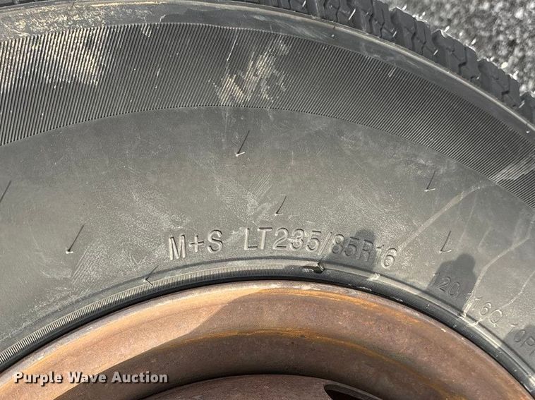 image for item FG0140 2000 Dodge Ram 3500 flatbed pickup truck