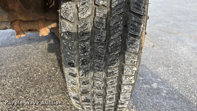 image for item FG0140 2000 Dodge Ram 3500 flatbed pickup truck