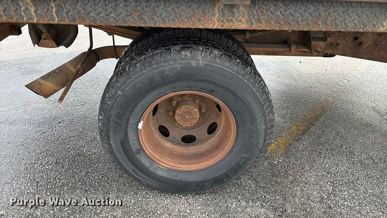 image for item FG0140 2000 Dodge Ram 3500 flatbed pickup truck