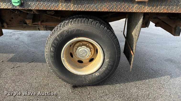 image for item FG0140 2000 Dodge Ram 3500 flatbed pickup truck