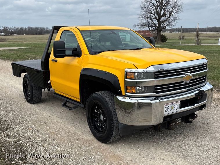 image for item FG0147 2015 Chevrolet Silverado 3500HD flatbed pickup truck